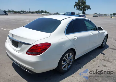 2018 Mercedes-Benz C 300 из США, поврежденный, VIN 55SWF4JB3JU239043